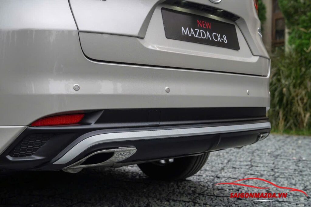 Ốp cản thể thao được trang bị trên Mazda Cx8