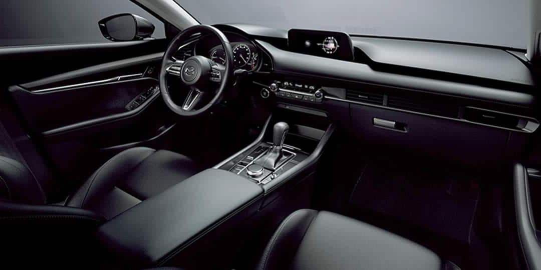 khoang lái mazda 3