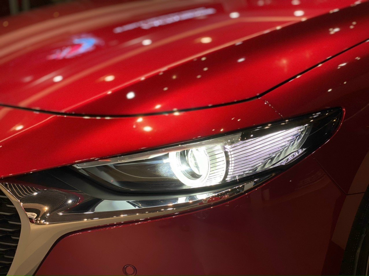 mazda 3 được trang bị đèn LED