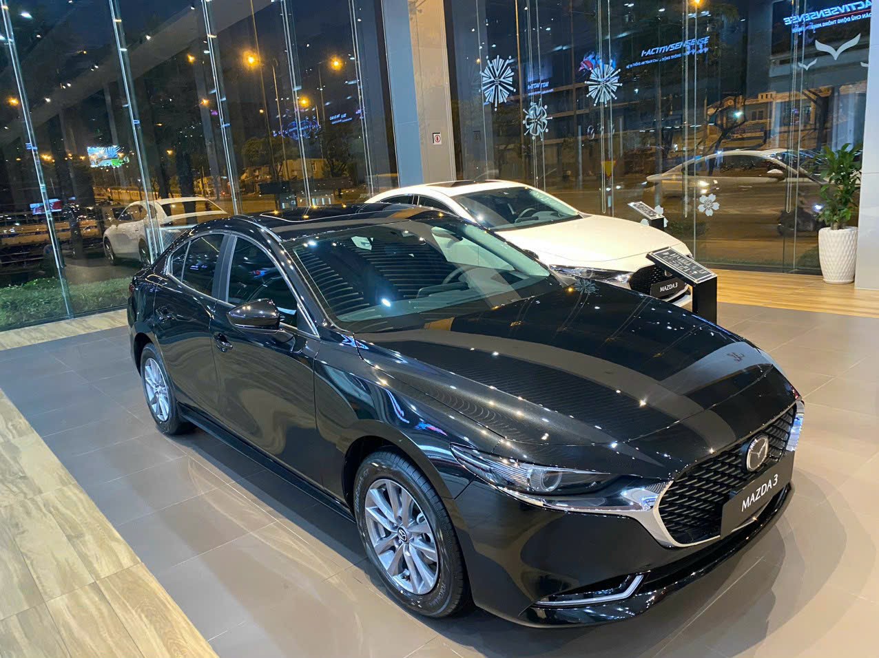 mazda 3 đen