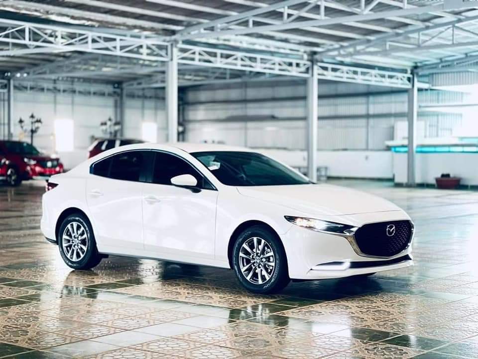 mazda 3 màu trắng