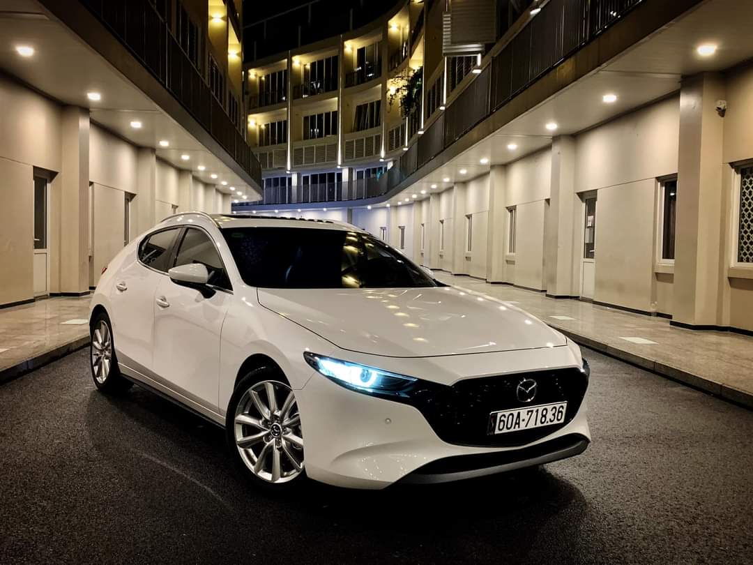 mazda 3 sport trắng
